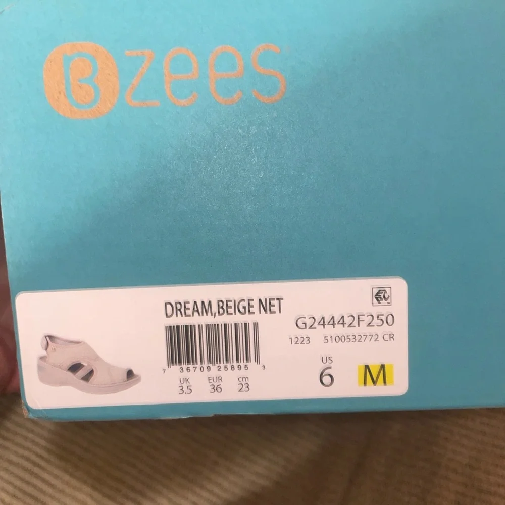 Bzees Dream Light Beige Textured Sandals-New-Size 6 - Picture 8 of 9